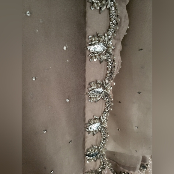 INDIAN BRIDAL OUTFIT - Picture 13 of 14